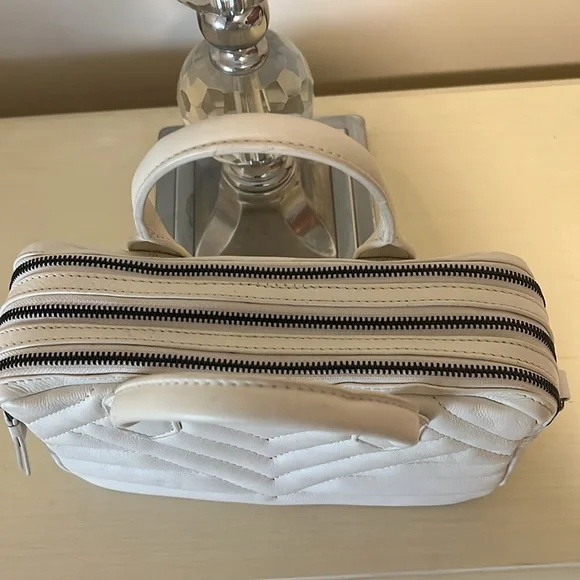 Elegant White Quilted Handbag/Crossbody - Picture 3 of 8